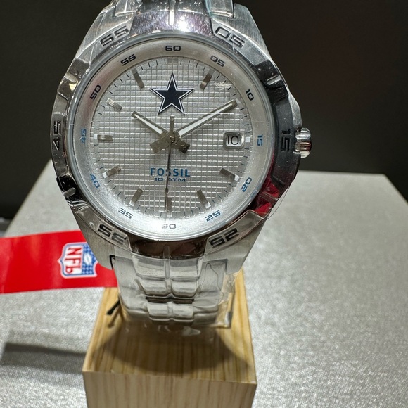 Collector's Edition Men's NFL Dallas Cowboys Fossil Watch - Brand New! - Picture 3 of 5